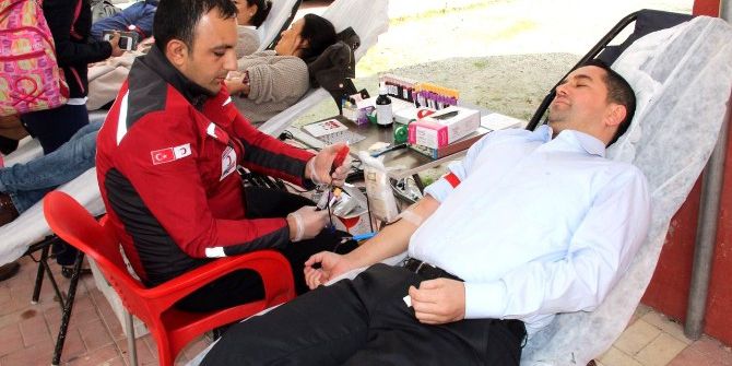 Ak Parti Mezitli İlçe Başkanlığı’ndan Kan Bağışı Kampanyası