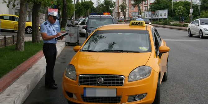 Fahiş Ücret Alan Taksi Şoförlerine Ceza