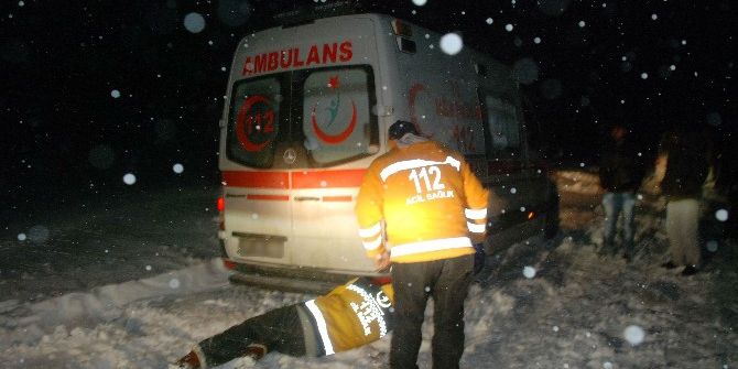 Kara Saplanan Ambulans Kurtarıldı