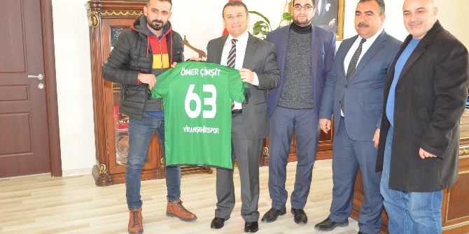 Viranşehirspor U 15 Takımı Kaymakamı Ömer Çimşit’i Ziyaret Etti