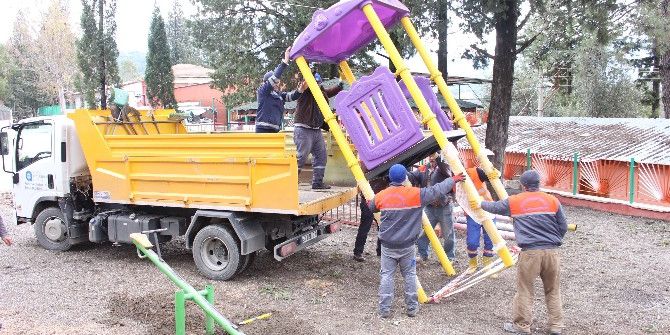Manavgatlı Çocuklara Oyun Parkı Sürprizi