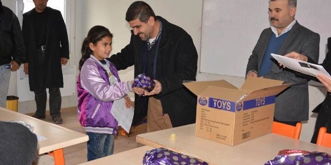 Çadır Kentteki Suriyeli Çocukların Karne Heyecanı