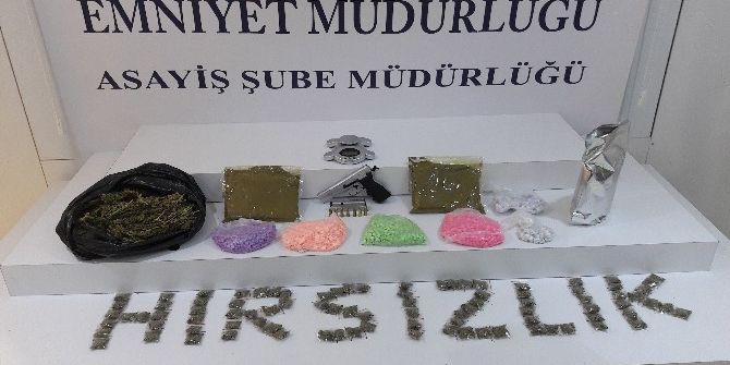 İstanbul’da Polis Süsü Verip Milyon Dolarlık Gasp Yapan Çete Çökertildi