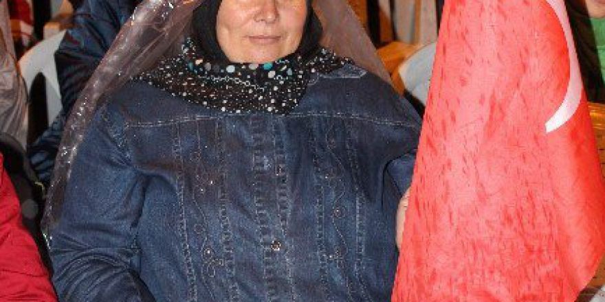 Afyonkarahisar’da “Demokrasi Nöbeti” 6. Gününde Yoğun Yağmur Altında Devam Etti