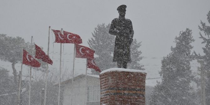Şanlıurfa’da Yoğun Kar Yağışı Etkili Oluyor