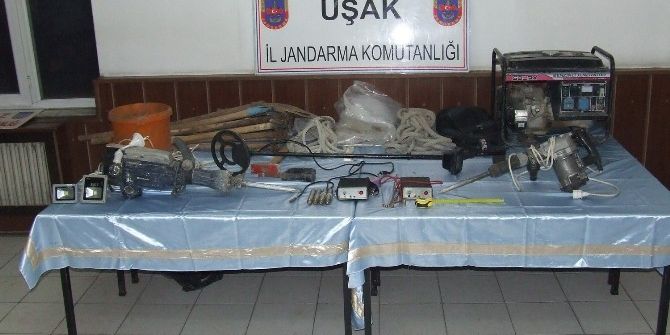 Uşak Jandarması Define Avcılarının Peşini Bırakmıyor