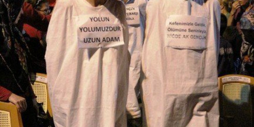 Niğde Ak Parti Gençlik Kollarından Darbe Girişimine Kefenli Protesto