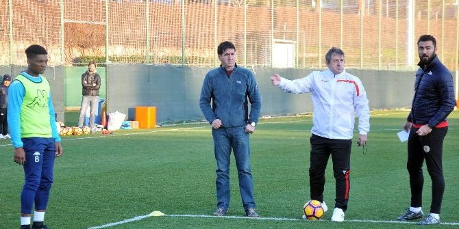 Aytemiz Alanyaspor’un Yeni Teknik Adamı Sahaya İndi