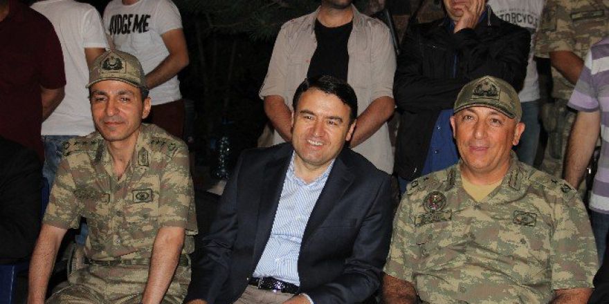 Ağrı’da Komutanlar Halkın Yanında