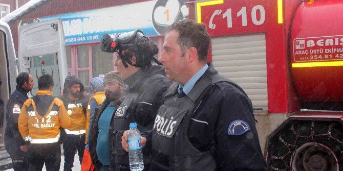 Kahraman Polisler Yangından 10 Kişiyi Kurtardı