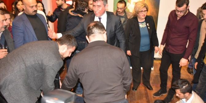 Panelde Fenalaşan Gence İlk Müdahaleyi Tbb Başkanı Feyzioğlu Yaptı