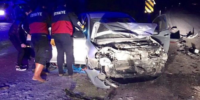 Çorum’da İki Otomobil Çarpıştı: 10 Yaralı
