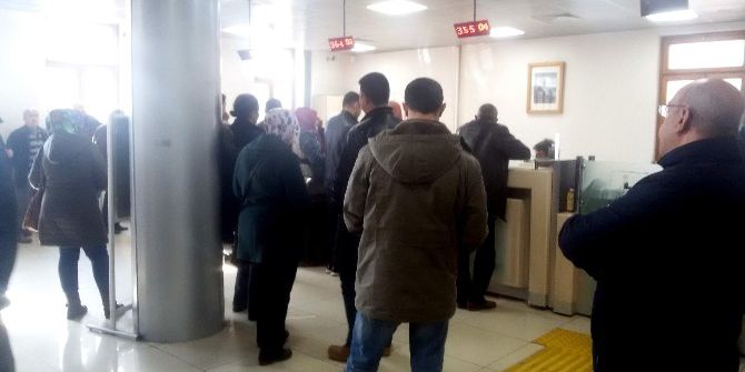 Aydın Ptt’de Ay Sonu Yoğunluğu