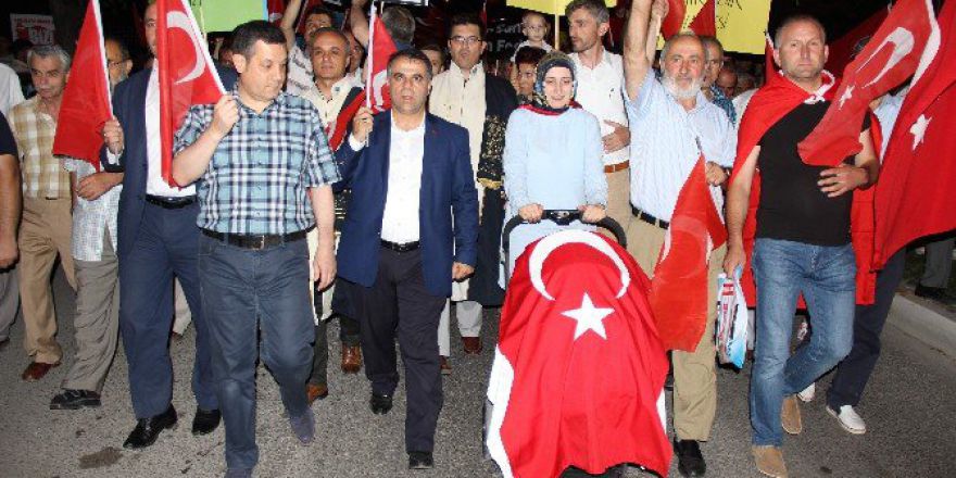 Safranbolu’da Binlerce Kişi ‘Demokrasi Yürüyüşü’ Yaptı