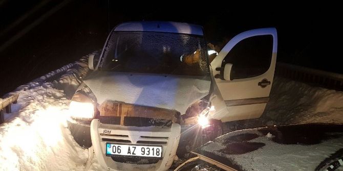 Eleşkirt’te Trafik Kazası: 2 Yaralı