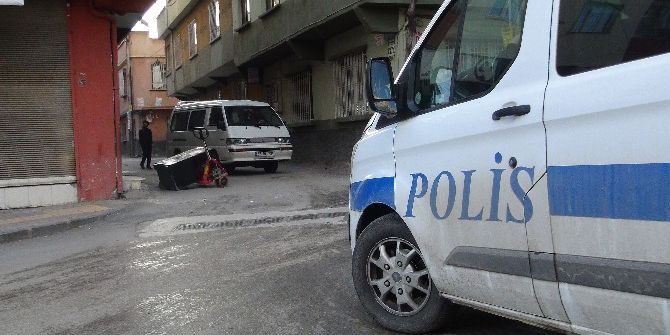 Hırsızlar 2 Tonluk Çelik Para Kasasını Taşıyamayınca Sokak Ortasında Bırakıp Kaçtı