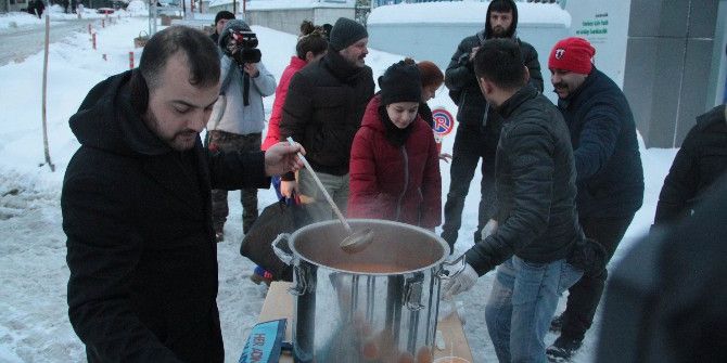 Donduran Soğukta Isıtan İkram