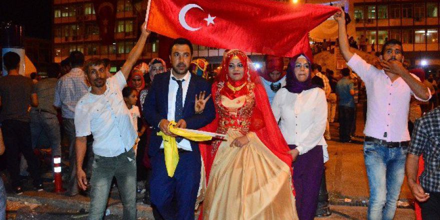 Gelin Damat Demokrasi Nöbetinde