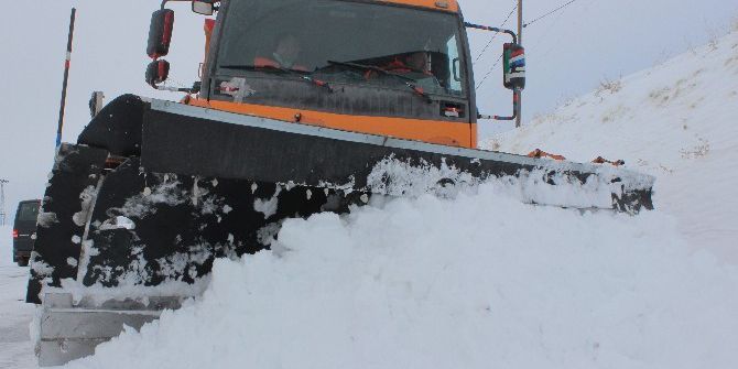 Elazığ’da Kar 389 Köy Yolunu Ulaşıma Kapattı