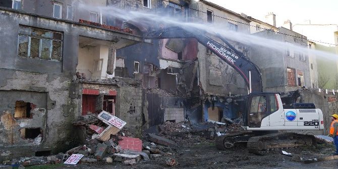 Başkan Hasan Akgün: “Ya Riskli Binaları Yıkacağız Ya Da Yüz Binlerce Mezar Kazacağız”