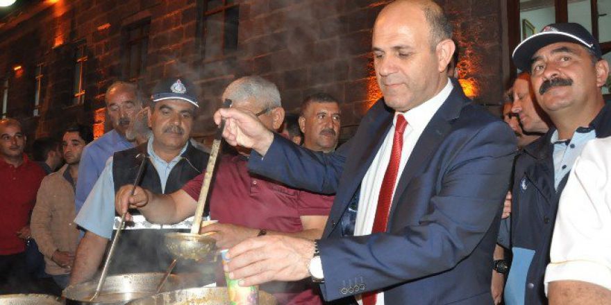 Demokrasi Nöbetinde Çorbalar Kars Belediyesi’nden