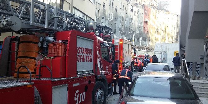 Şişli’de Hastane Ek Bina İnşaatında Korkutan Yangın