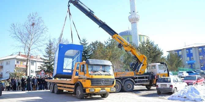Bozüyük’te Bir Klimalı Durak Daha Yeşil Camii’nin Önünde Yerini Aldı