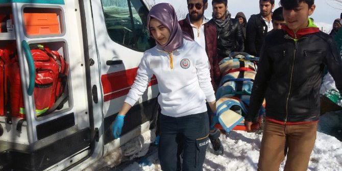 Rahatsızlanan Kadının İmdadına Ekipler Yetişti