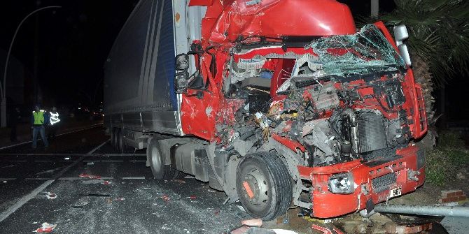 Hurdaya Dönen Tır’dan Burnu Bile Kanamadan Çıktı