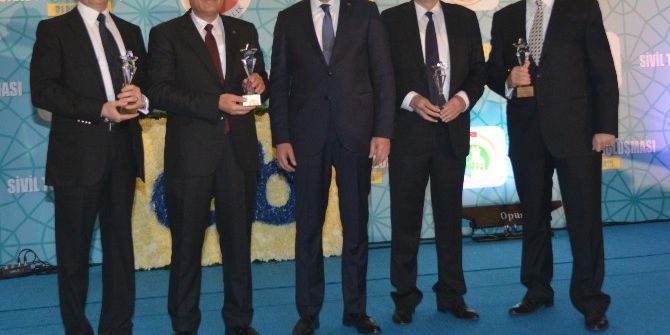 Egeli İhracat Şampiyonları Ödüllerini Bakan Zeybekci’den Alacak