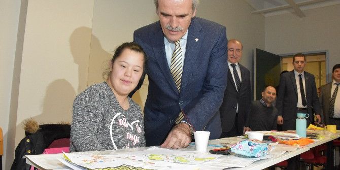 Resimle Hayata Tutunuyorlar