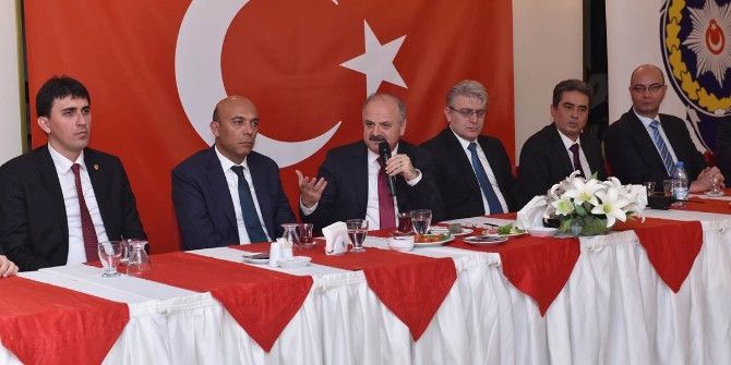 Vali Çakacak, Terfi Alan Emniyet Müdürleriyle Bir Araya Geldi