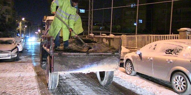 Beyaza Bürünen Şanlıurfa’da Haliliye Belediyesi Çalışmalarını Aralıksız Sürdürdü