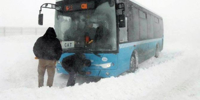 Kar Ve Tipide Yolcular Mahsur Kaldı, Hastalar Snowtracklarla Kurtarıldı