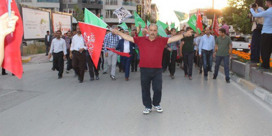 Van’da Darbe Girişimine Tepki Yürüyüşü