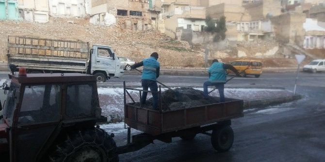 Yollarda Mahsur Kalanlara Eyyübiye Belediyesi Yetişti