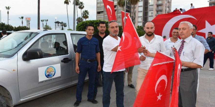 Mersin’de ’Demokrasi Nöbeti’ Devam Ediyor