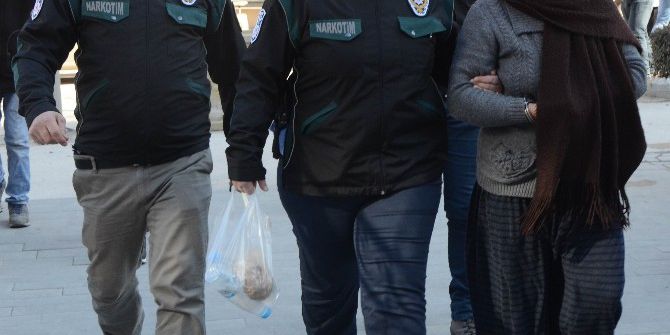 Uyuşturucu Sattığı İddia Edilen Kadın Adliyeye Sevk Edildi