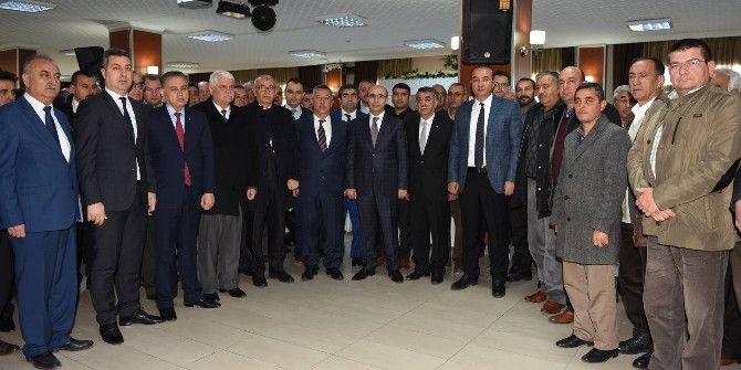Vali Demirtaş, Ceyhan’da Muhtarlar Ve Stk Temsilcileri İle Bir Araya Geldi