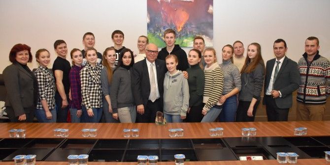 Rus Dans Ekibi Başkan Eşkinat’ı Ziyaret Etti