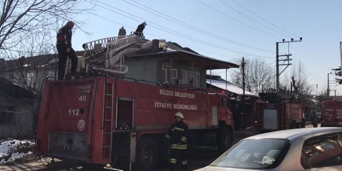 Çatı Yangını Korkuttu