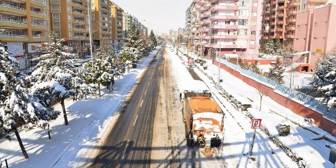 5 Bin 912 Kilometre Yolda Karla Mücadele Çalışmaları Sürüyor