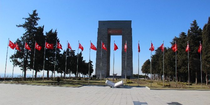 Şehitliklerde Beş Vakit Ezan Okunuyor