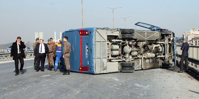 Tem Otoyolunda Cezaevi Aracı Devrildi