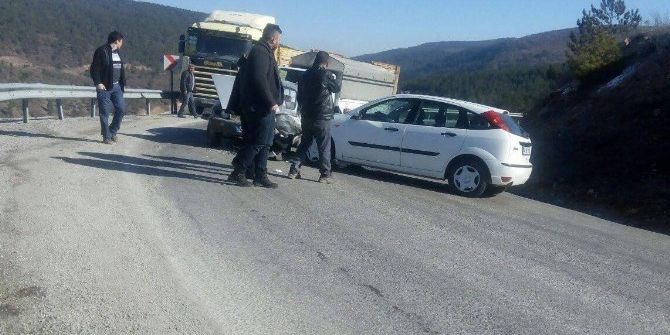 Tavşanlı-emet Karayolu’nda Trafik Kazası: 2 Yaralı