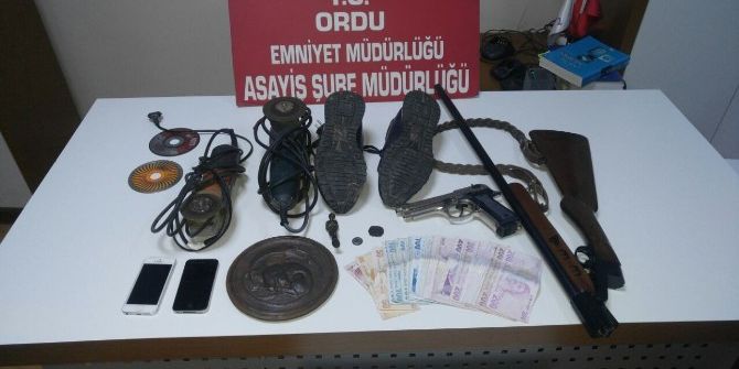 Hırsızları Ayak İzleri Ele Verdi