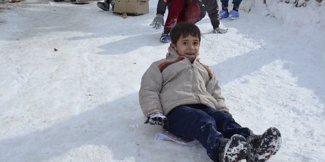 Şanlıurfa’da Vatandaşlar Kar Temizliğine Başladı