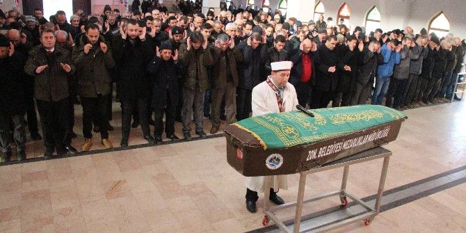 Yangında Ölen Genç Toprağa Verildi