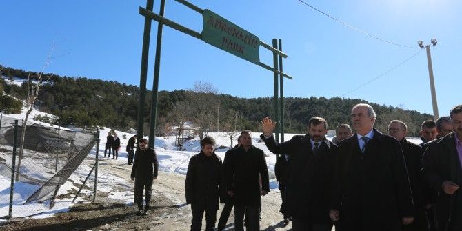 Bursa’da Gölet Dondu