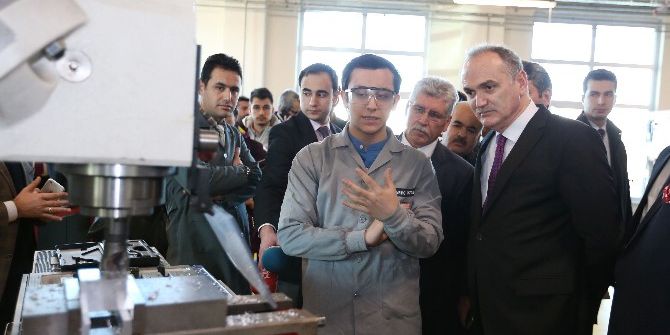 Bakan Özlü: “Türkiye’deki Açık Teknoloji Açığıdır”